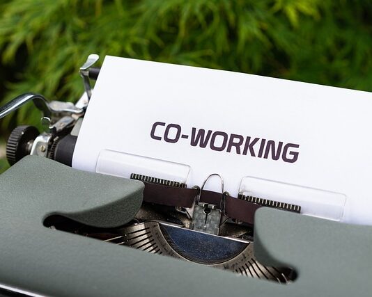 Jakie kryteria należy brać pod uwagę podejmując decyzję o outsourcingu?