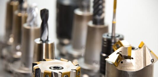 Szlifierki do wałków – dlaczego warto sprawdzić ofertę w Tradensa.pl? Szlifierki do wałków